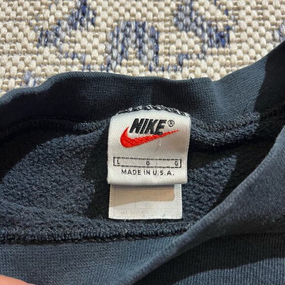 VTG 90's Black Nike Copped Swoosh Crewneck Boxy Sweatshirt SZ L - Picture 2 of 6